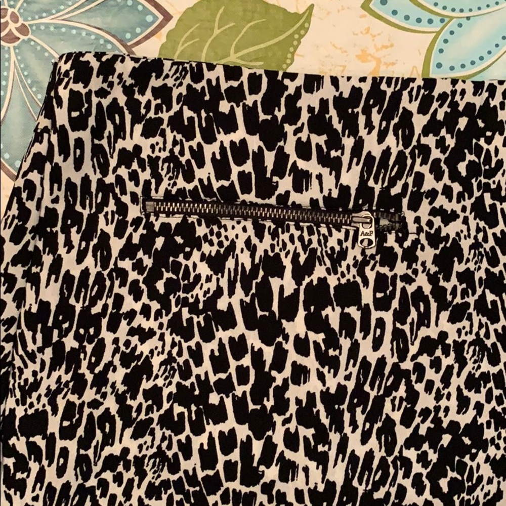 Pattern Zipper Wrap Skort - Picture 3 of 6
